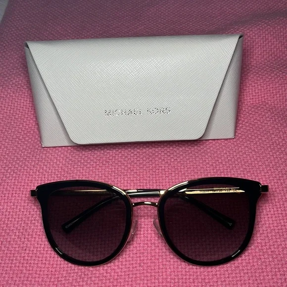New never worn Micheal Kors sunglasses Michael Kors MK5004 Women main image 2